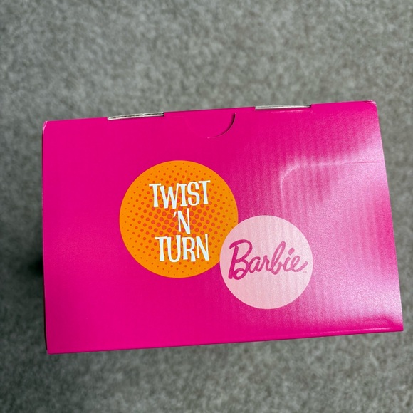 Barbie x Stanley 60s Twist n Turn 40 oz Quencher - Picture 6 of 6